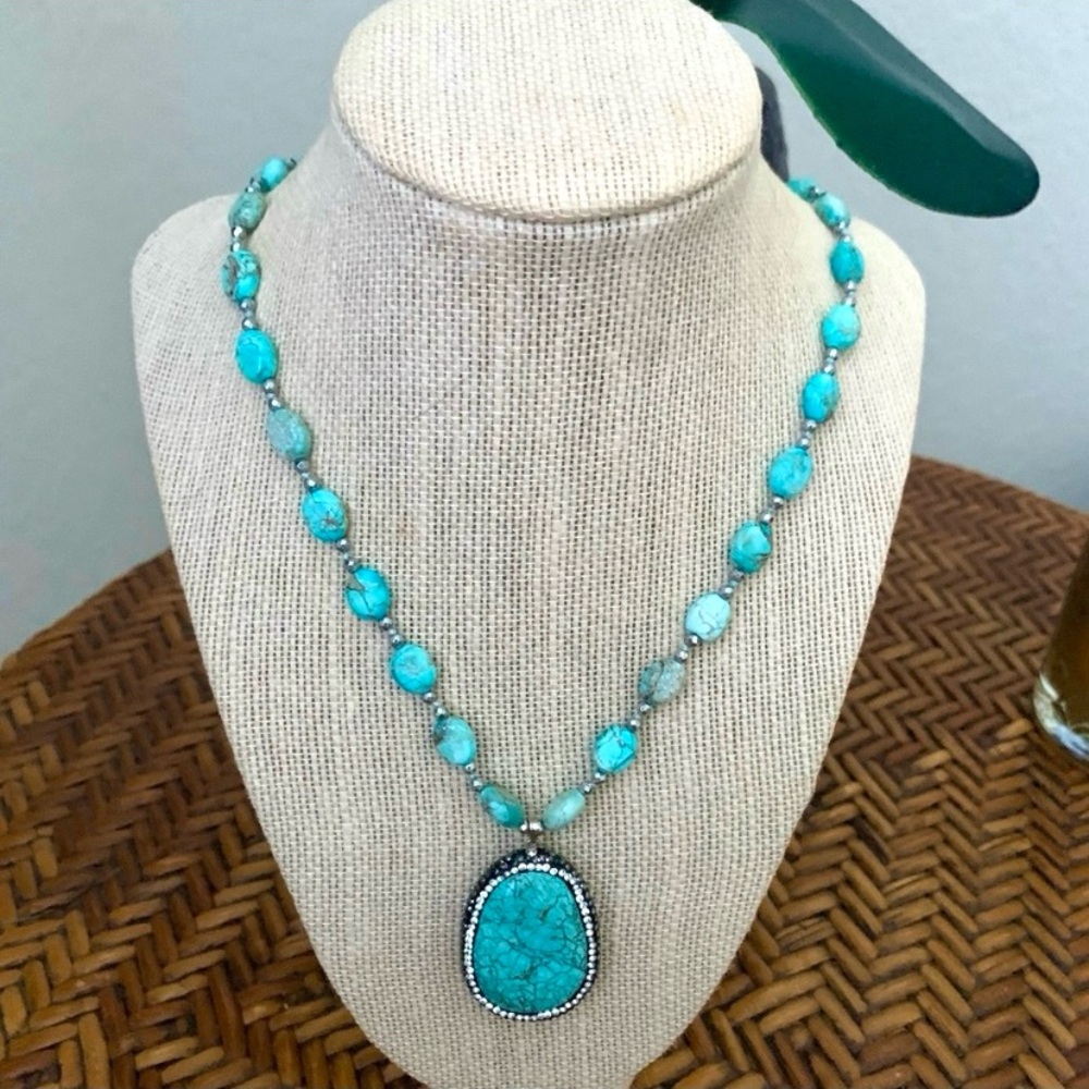NWT Torquise Stone and Silver Beaded Necklace - Picture 3 of 8